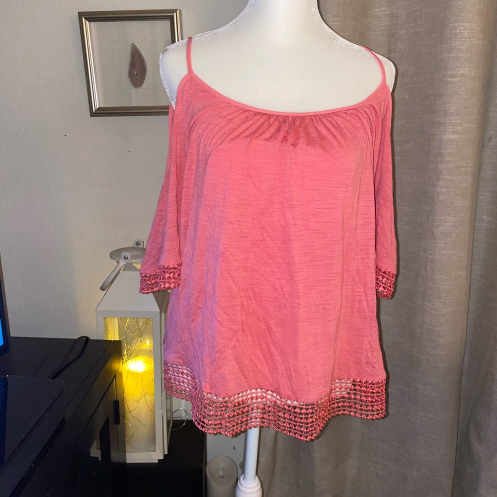🦋3 for $30🦋 WHBM cold shoulder top